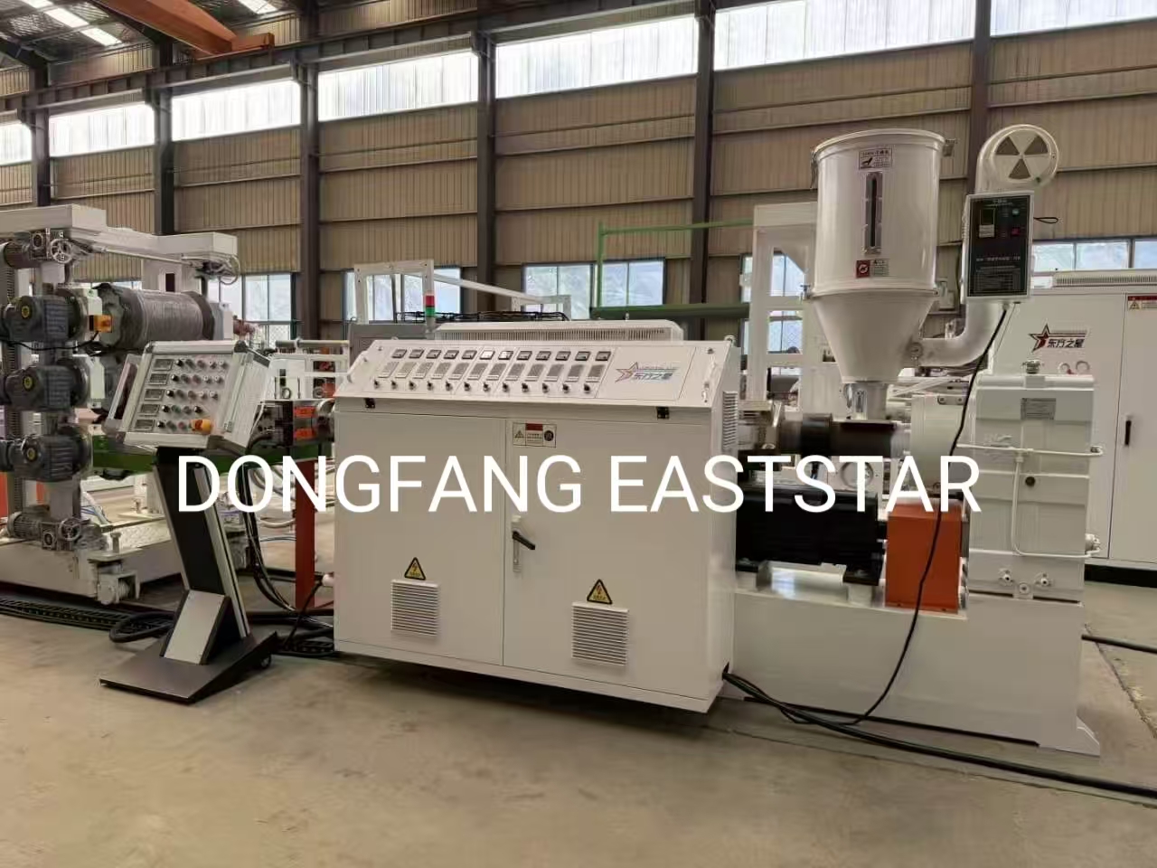 Kunjungan Klien Global, Terkesan dengan Garis Lembaran TPU dan Peralatan Papan Marmer PVC