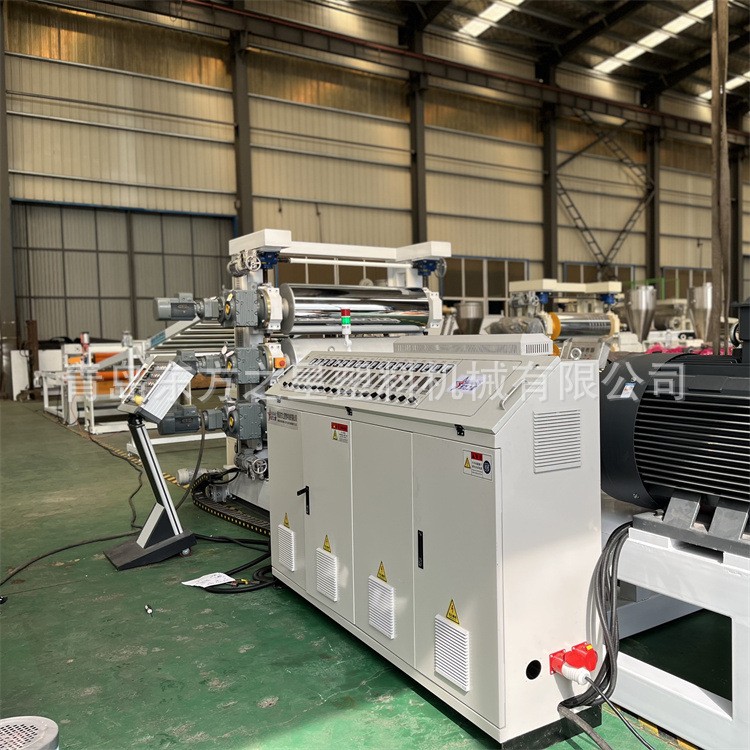 Kunjungan Pelanggan untuk Lini Produksi Plat Pola Berlian PVC untuk Peternakan