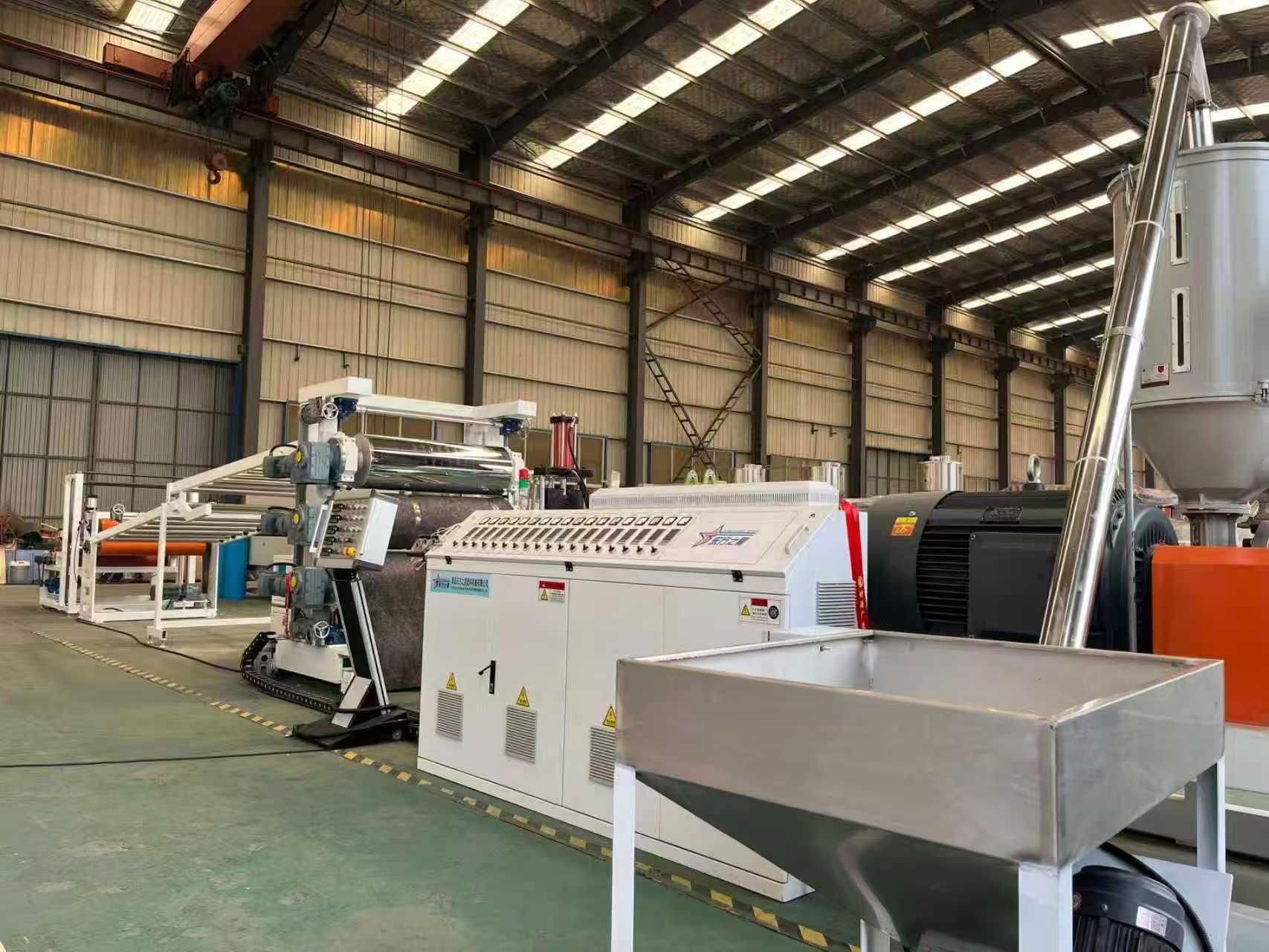 QINGDAO EASTSTAR Menyambut Klien untuk Inspeksi Peralatan Tikar Anti Selip TPE/TPV/TPU/TPR