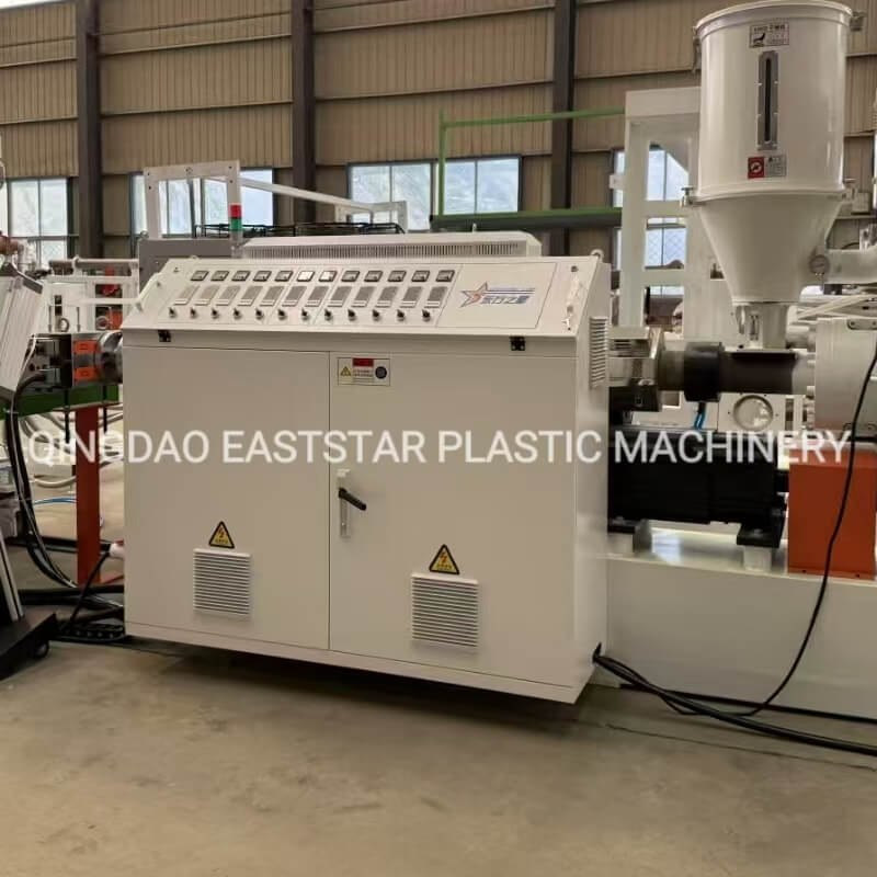 Satu dari dua lini produksi profil PVC untuk peternakan